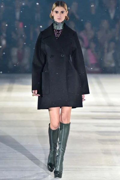 Look 11